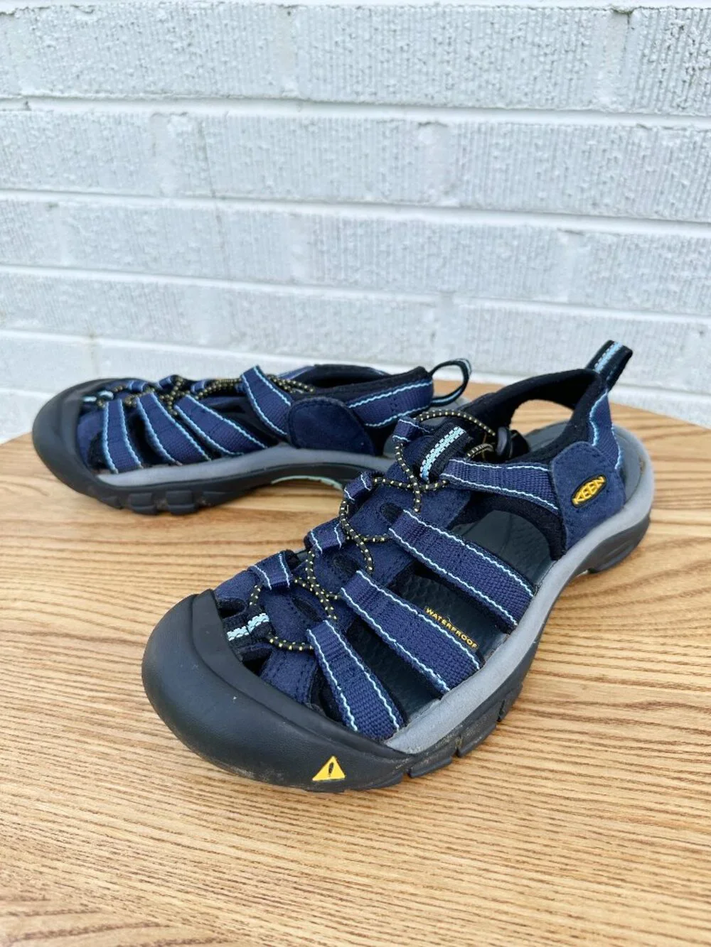 KEEN Men's Newport H2 Closed Toe Water Sandal Size 7 VERY GOOD